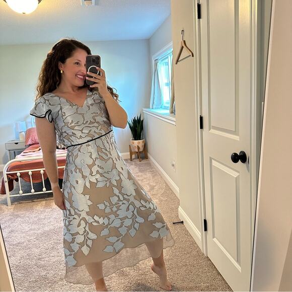 Hunter Bell Silver Metallic Cream Maxi Dress 2 - Picture 5 of 14